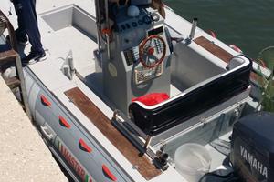 Gommone 670 completo di motore e carrello 