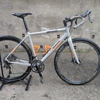 Bici gravel Bianchi All Road 105
