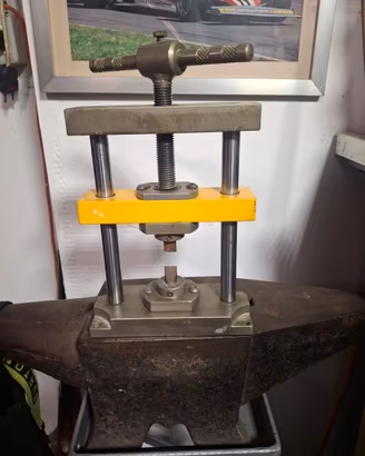 Bilancere pressa manuale per riduzione minerali