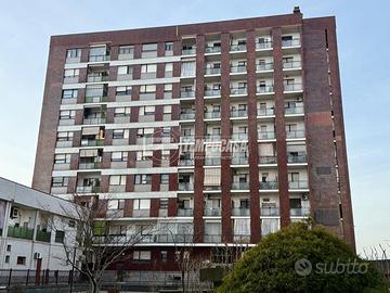 MONOLOCALE RISTRUTTURATO COMODO AI SERVIZI!!