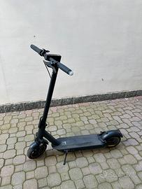 Monopattino elettrico biammortizzato  Aovopro