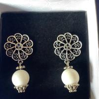 Orecchini con Giada bianca