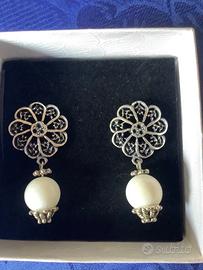 Orecchini con Giada bianca