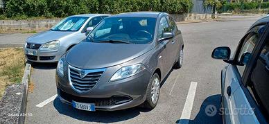 Y lancia