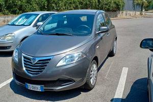 Y lancia