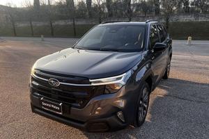 Subaru Forester 2.0i e-Boxer MHEV CVT Lineart...