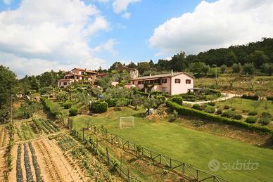Agriturismo in Umbria + ristorante + piscina