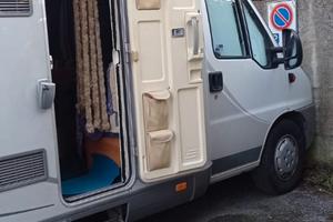 Camper semintegrale Hymer