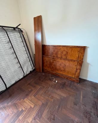 Camera da letto antica completa