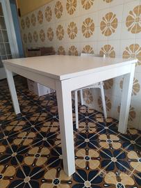 Tavolo IKEA Laneberg – allungabile  
Misure: 80 × 