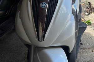 Beverly 300 cc tourer