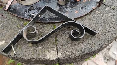 Supporti staffe per mensole in ferro battuto