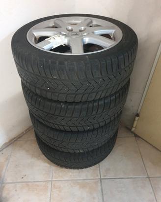 Cerchi in lega Honda 17" gommati Pirelli