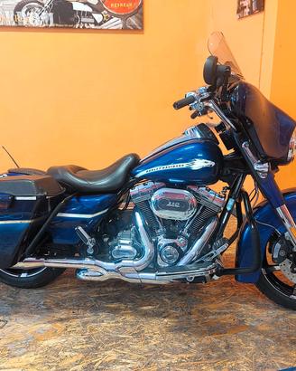 Harley Street Glide C.V.O. FLHXSE