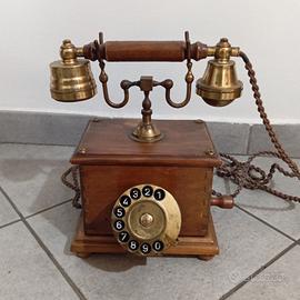Telefono vintage da tavolo in legno e ottone