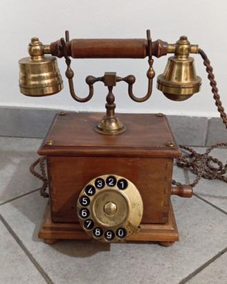 Telefono vintage da tavolo in legno e ottone