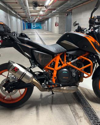KTM Duke 690 R basso chilometraggio !!!