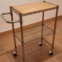 carrello da cucina con portabottiglie