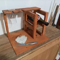 Portabottiglie realizzato con material di recupero