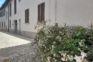 2 LOCALI A LURAGO D'ERBA