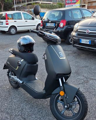 Super Soco Cux modello luxury
