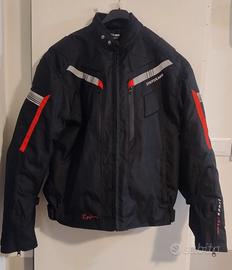  Giacca moto, guanti moto. Tutto impeccabile.