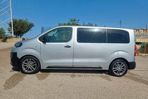 Peugeot Traveller – Elegante e full optional