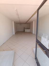 AC3 - locale commerciale versatile e lumin
