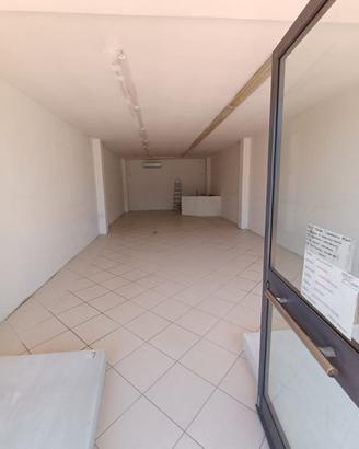AC3 - locale commerciale versatile e lumin