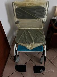 Sedia doccia WC con piedi pieghevoli