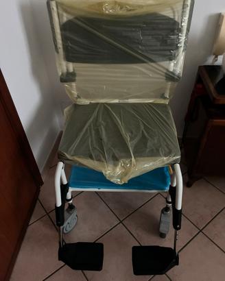 Sedia doccia WC con piedi pieghevoli