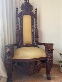 Poltrona in legno massello