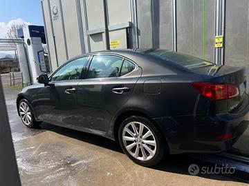 Lexus is 220d sport