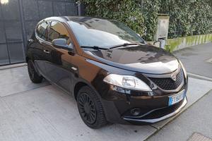 Lancia Ypsilon 1.2 benzina elefantino anno 2018