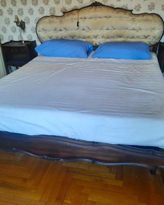 letto con testata imbottita