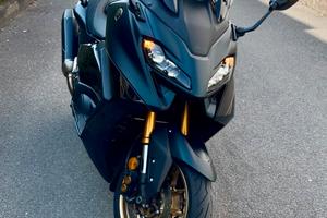 Yamaha T-Max 560 Tech Max Akrapovic