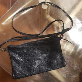 Pochette in vera pelle nera con tracolla