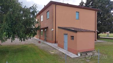 Rustico / Casale di 320 m² con più di 5 locali e b