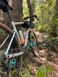 BMC Bicicletta Gravel URS AL TWO 2025
