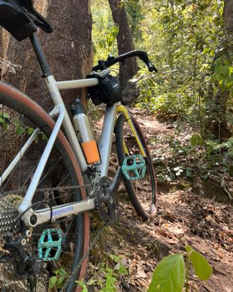 BMC Bicicletta Gravel URS AL TWO 2025
