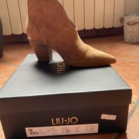 Stivaletti  bassi in suede color sabbia