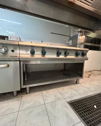 Cucina professionale a gas MBM a 6 fuochi