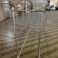 Carrelli in metallo negozio