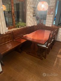 Tavolo  panca e sedie