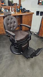 poltrona unica nel suo genere praticamente NUOVA 