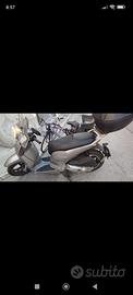 Scarabeo 200 Light