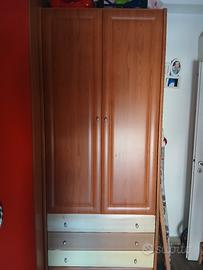 armadio due ante in legno e cassetti
