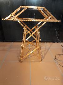 Lampada da tavolo  a forma di traliccio elettrico