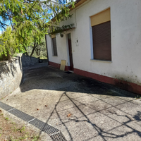 Terreno con casa in campagna e annessi