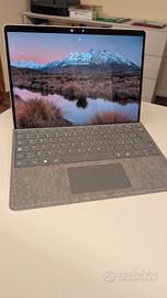 Microsoft Surface 8 Pro I7 completo di accessori